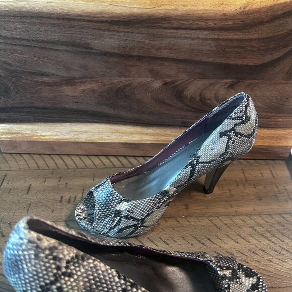 Women's High Heel shoe - Picture 2 of 2